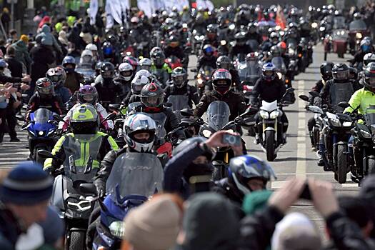 Сотни байкеров вышли в центр столицы региона России из-за одного ДТП