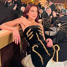 Дуа Липа посетила «Золотой глобус» в платье Schiaparelli и не смогла в нем сесть
