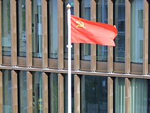 Флаг СССР подняли над муниципалитетом в Швеции