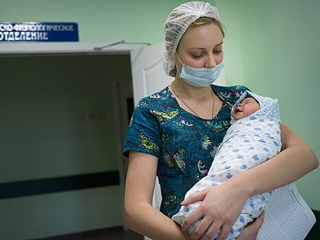 Россиян попросили выбрать лучшие меры поддержки рождаемости на портале "Госуслуги"