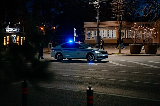 Легковушка влетела в большегруз с прицепом на трассе под Туапсе