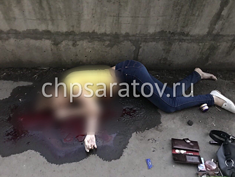 Пьяная жительница Саратова разбилась насмерть после падения с четвёртого этажа