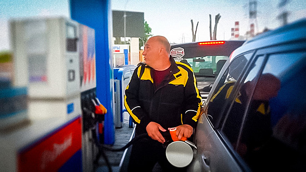 На горящей лампочке: сколько проедет автомобиль "без топлива"?