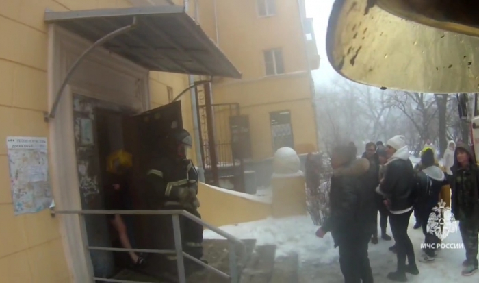 В Волгограде пожарные спасли 15 человек и собаку