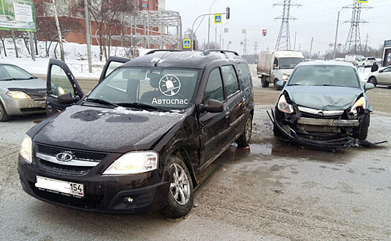 Соринка в глазу автоледи спровоцировала аварию