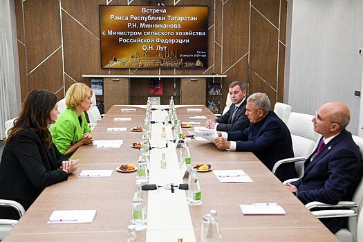 Рустам Минниханов и Оксана Лут обменялись мнениями по ключевым аспектам развития АПК Татарстана