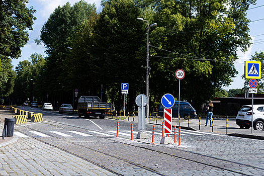 Минус островок безопасности, плюс одна полоса: на проблемном участке Пролетарской расширили проезжую часть