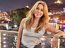 61-летняя Алёна Апина в мини-платье восхитила публику: видео