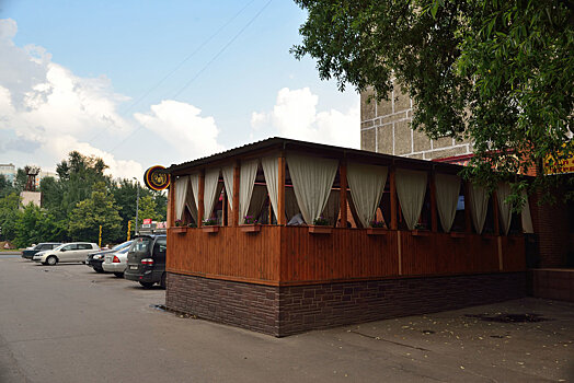Пятнадцать летних кафе работает на территории района Новогиеево
