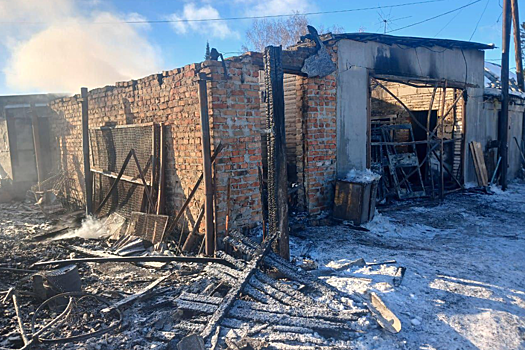 Росгвардейцы помогли жильцам дома эвакуироваться из-за пожара под Новосибирском