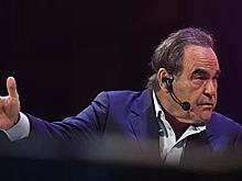 Оливер Стоун привился вакциной от COVID в России