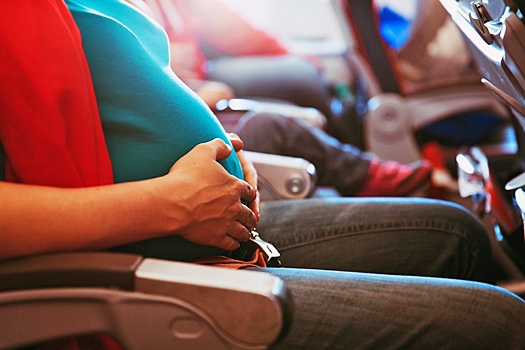 Роды на борту самолета стали основой сюжета сериала "Тест на беременность"