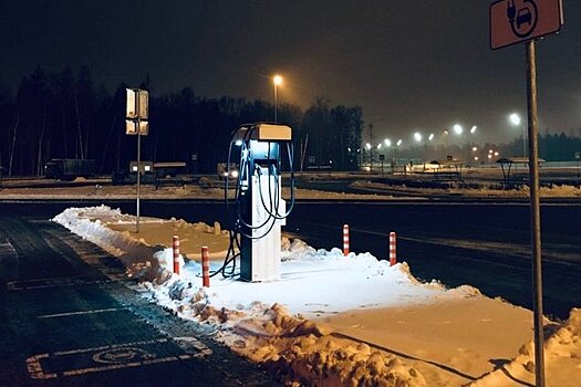 На 23-м километре трассы М11 установлены станции для зарядки электромобилей
