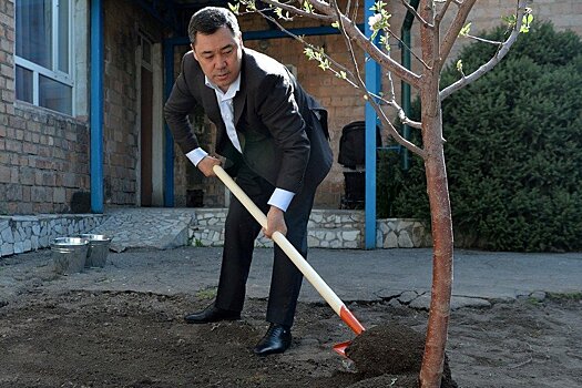В Киргизии проходит акция "Сад памяти"
