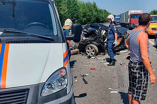 В Ростовской области произошло смертельное ДТП с участием девяти автомобилей