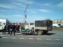 В Ростове Великом столкнулись грузовик и мотоцикл: есть пострадавшие