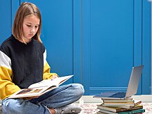 Культурный досуг не выходя из дома: онлайн-встречи с писателями, художниками и музыкантами