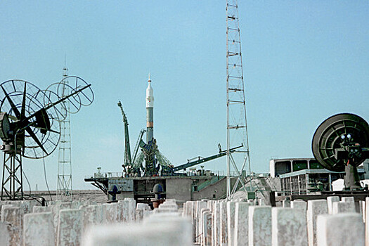 На Байконуре на старт установили ракету с грузовиком "Прогресс МС-15"