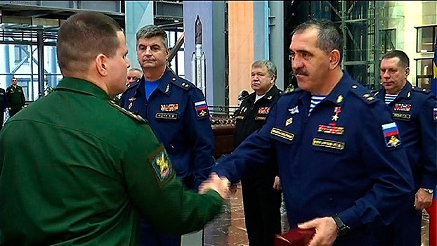 Евкуров наградил победителей Чемпионата ВС России по армейской стрельбе