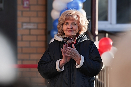 Почти полтораста свердловчан получили ключи от квартир из рук Людмилы Бабушкиной