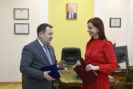 Максим Егоров и Президент Благотворительного фонда «Женщины за жизнь» Наталья Москвитина подписали соглашение о сотрудничестве
