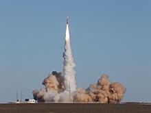 Китай вывел на орбиту Земли три спутника
