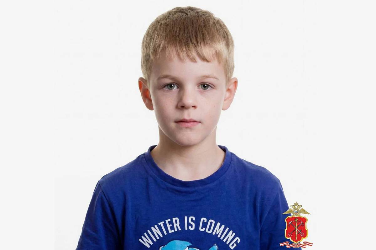 Мужчину на белом внедорожнике заподозрили в похищении ребенка в российском городе