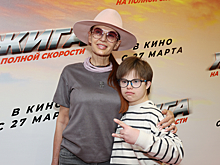 Эвелина Бледанс надела большие красные крылья в Кремле