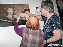 В Екатеринбурге выставили шедевры, которые смотрят руками