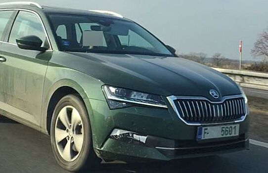 Обновленная Skoda Superb продолжает тестирование без камуфляжа