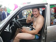 Победителю «Алтарганы» в бурятской борьбе Губернатор вручил автомобиль