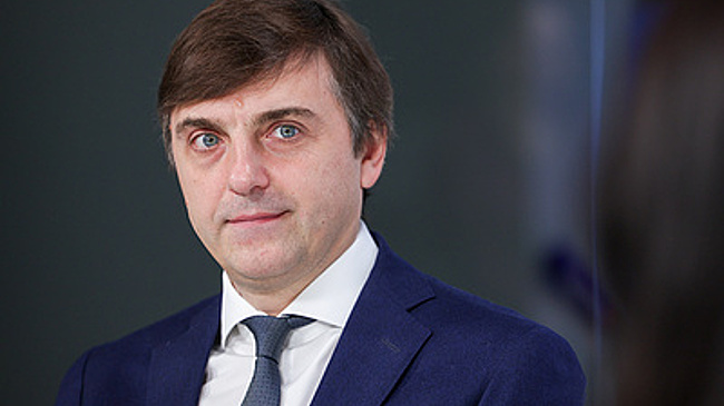 Кравцов подарил мальчику из Брянска паяльную станцию