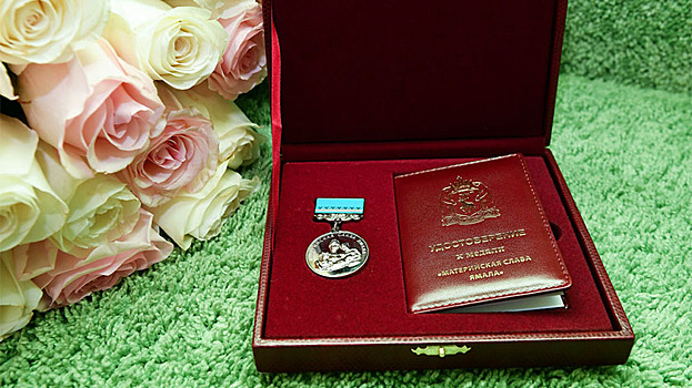 Жительница Ноябрьска удостоена медали «Материнская слава Ямала»