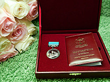 Жительница Ноябрьска удостоена медали «Материнская слава Ямала»