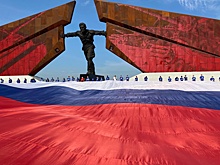 На мемориале «Курская битва» развернули гигантский триколор