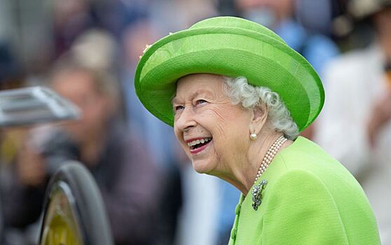 На слуху: Елизавета II подаст в суд на принца Гарри