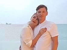 «Ждем чуда!» Утяшева показала «округлившийся живот» Воли в ответ на слухи о третьей беременности