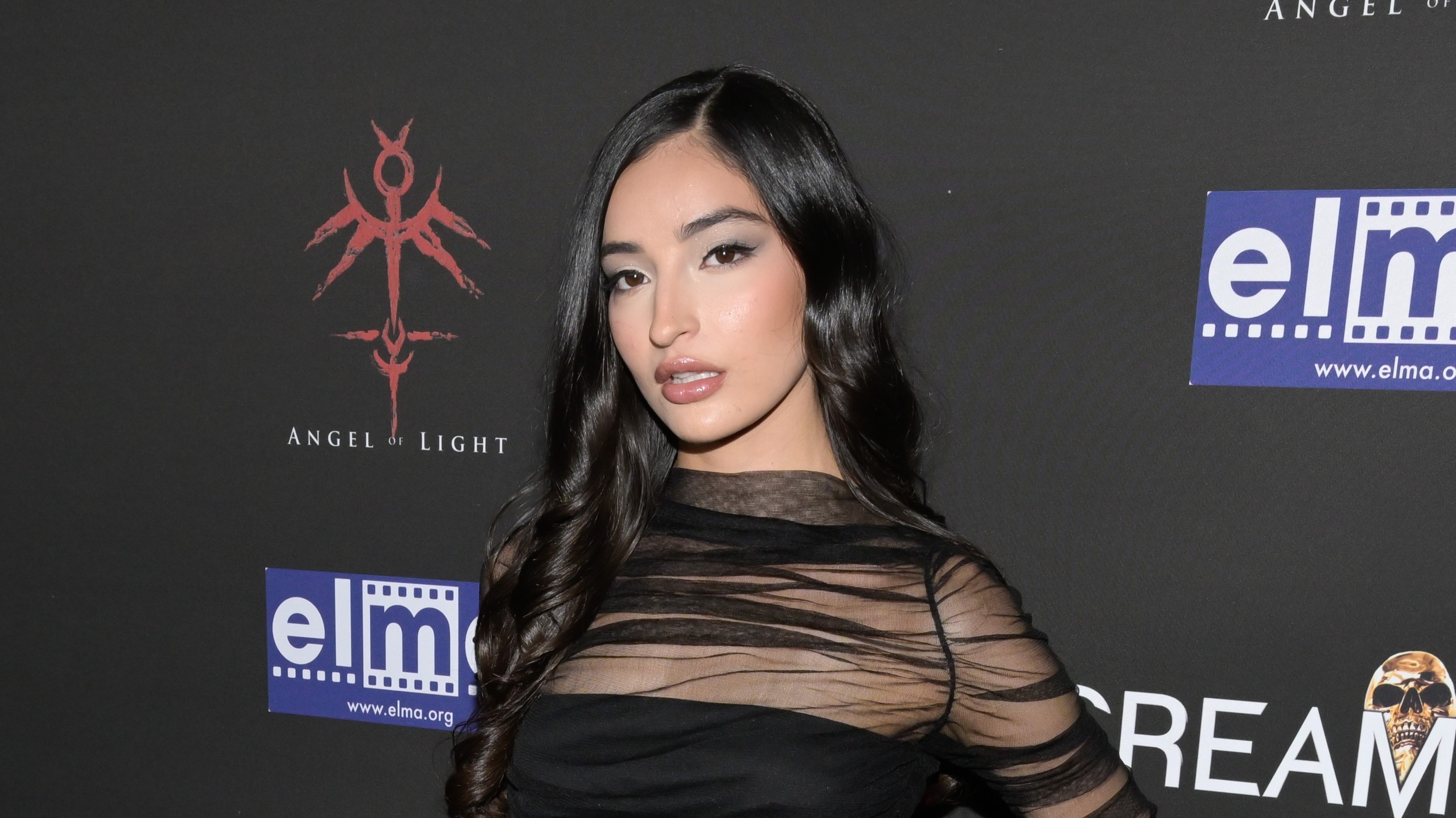 Әкесі келінімен жыныстық қатынасқа түседі