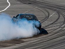 Водитель BMW устроил дрифт в Раменках и был задержан