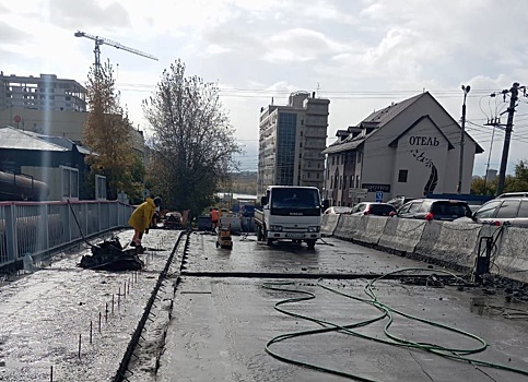 Мэр Новосибирска отреагировал на жалобы горожан на пробки у путепровода на Добролюбова