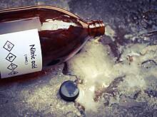 Россияне перевернули на себя бутыль с кислотой