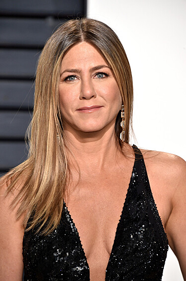 Дженнифер Энистон — еще одна звездная обладательница размера груди 34B.