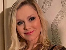 Вся в черном, чуть не плачет: Натали дала первый концерт после смерти мужа