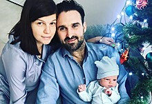 Счастливое семейство: Агния Кузнецова и Максим Петров перестали скрывать лицо 6-месячного сына