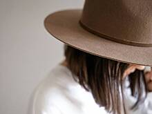 Стилист Краснова назвала самые модные головные уборы весны-лета 2024 года