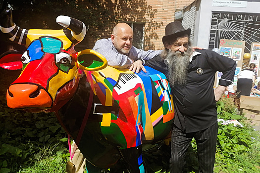 День художника прошёл под знаком коровы