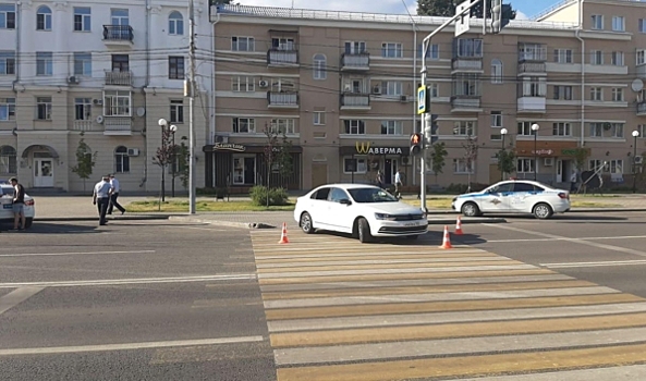 В Воронеже пьяный лихач устроил дрифт у ВГУ: его пассажир с травмами попал в больницу