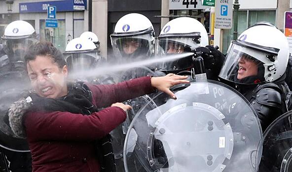 На митинге против полиции в Брюсселе начались беспорядки