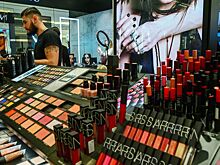 Стало известно, кто тратит больше на косметику — мужчины или женщины