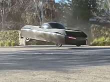 Летающий электрокар впервые облетел другое авто на тестах